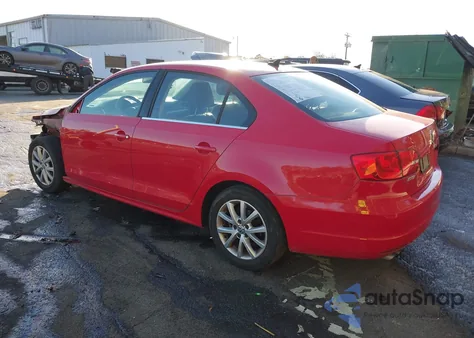 2014 Volkswagen Jetta 1.8T Se z USA, uszkodzony, nr VIN 3VWD17AJ5EM398242